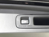 【パワーバックドア】スマートキーや運転席のボタンを押すだけでリアゲートが自動で開閉します!荷物を持っている時や、高い位置にあるバックドアを閉める際に便利な機能です♪