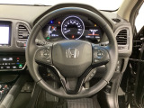 ハンドルにHondaセンシング系のクルーズコントロールやレーンキープアシストなどのスイッチと、オーディオの操作スイッチが装備されています。ハンドルから手を離さず安全に操作できます。