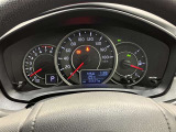 とっても見やすいメーターです。夜間時はラグジュアリーな気分にさせてくれる照明が魅力ですので、夜のドライブも楽しみになりますよ♪
