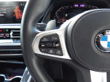 BMWは&ldquo;駆けぬける歓び&rdquo;を大切にしていますので、ステアリングも握ったときの質感や操作感にこだわっています。ぜひ実際に握ってみてください。