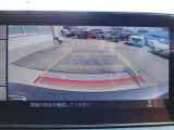 後退時の確認を補助し、駐車時に役立つ装備です。