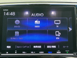 DVD・CD、ラジオ、テレビ、SDカード、Bluetooth Audioなど、複数の音源が画面に表示されています。利用したい項目を選びやすく、音楽やラジオを楽しむ日常の移動に便利。