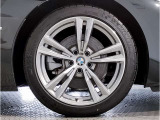 【BMWアロイホイル】軽量かつ強度に拘ったアロイホイル。走行性能ポテンシャルを引き出す設計。車の足元を引き締めてくれる大きなポイントはアロイホイルです。