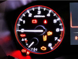 【レーンディパーチャーアラート】道路上の白線(黄線)をカメラで認識し、ドライバーがウインカー操作を行わずに車線を逸脱する可能性がある場合、ブザーとディスプレイで注意喚起サポート。
