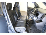 すわり心地の良い運転席・助手席です。長時間のドライブの疲れ軽減に貢献します。どうぞ快適なドライブを♪