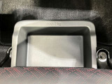 助手席アンダーボックスは運転用の替え靴や、車内に常備しておきたい子供用品、着替えた服などが収納できて便利です。女性に嬉しい収納スペースです