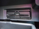 ETCは運転席右下の小物入れ内に隠れてるので、安全性もあがります。