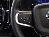 前方車を自動追従するアダプティブクルーズコントロールに加え、ステアリング操舵も行う進化型クルーズ『パイロットアシスト』を搭載。車体を車線内へと適正に維持しつつ先行車を忠実に追従します。