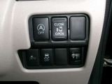 左側パワースライドドアスイッチです。運転席からも操作出来ます。