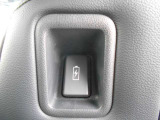 運転席・助手席背部にUSBチャージャー付☆