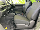 運転席からの視界は良好で、周囲の状況をしっかり確認できます。安全運転をサポートする設計です。