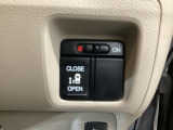 【片側パワースライドドア】片側がパワースライドドアになっており、運転席のスイッチやスマートキーでも開閉が可能です!開口部も広いので乗り降りも楽々♪