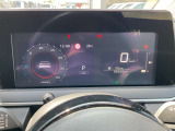 メーター中央に、様々な車両情報を表示してくれる、ディスプレイがついています。