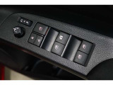 運転席はオート機能付のパワーウィンドウです!