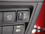 人や荷物を満載しても、対向車や先行車に迷惑をかけない、室内からヘッドライトの光軸を調整できます。