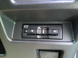 運転席から手の届く位置に ETC車載器付いております。高速道路の料金所もスムーズに通過できますよ♪