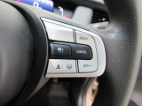 Hondaセンシングの機能のひとつ、アダプティブクルーズコントロール付!アクセルから足を離しても設定したスピードと前車との車間を保ち走行してくれます!車線維持もアシスト☆高速道路で疲労軽減ですね☆