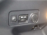 便利なアクセサリーコンセント(AC100V・1500W)が装備されています。ハイブリッドカー特有の大容量の電気エネルギーによりアウトドアシーンや停電などの非常時に便利な機能です。