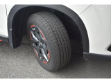 タイヤサイズは225/60R17です。