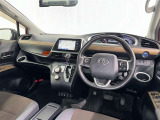 運転席まわりです。 各操作スイッチは使いやすい位置に配置されてます。
