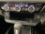ドライブのサポート、車内の収納スペースも充実してます♪