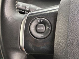運転中、オーディオの操作をしてて、ハッとしたことはありませんか?ステアリングスイッチは、運転中でもハンドルでオーディオの操作が可能です。安全なドライブをサポートします。