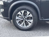 高級感引き立てるアルミ装着車。お洒落は足元からですね!