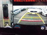 パノラミックビューモニター&バックモニター♪車両の前後左右に搭載した4つのカメラの映像を合成し、車を真上から見ているような映像を表示♪