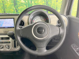 インテリアに合わせたデザインのステアリングは、運転される方のことも考え、運転しやすい形状、大きさです。是非一度、実際に触ってお確かめください。