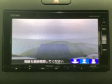 【バックカメラ】運転が苦手な方も車庫入れラクラクです!ギアをリバースに入れれば自動的に切り換わりますので、面倒な操作は不要です♪狭い駐車場もお車を傷つけず安心ですね!