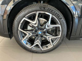 アウトバーンの走行を見据えたBMWの足回りは高い走行性能にこだわりが御座います。