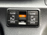 【両側パワースライドドア】スマートキーや運転席のスイッチで後席両側スライドドアの開閉が可能♪電動だから力を入れてドアを開ける必要が無く、小さなお子様でも簡単に開け閉めでき快適です♪