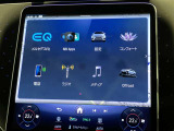 新しくなったセンターコンソールはスマートフォンを操作するような感覚でナビから車両の設定までが可能です。