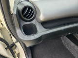 助手席前にもドリンクホルダーがあります!