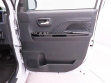 運転席・助手席ドアの内側にドアポケットが装備されています。