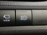 オートマチックハイビームとは、先行車や対向車のライトを認識し、ハイビームとロービームを自動で切り替える機能です。夜道の視界を確保します。