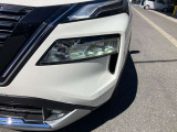★LEDヘッドライト!パワフルな光量!耐久性も高く省電力★トンネルなど便利なオートライトシステム★霧や悪天候も安心のフォグランプも装備★