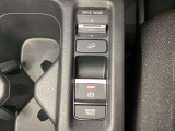 セレクターノブの下に、異なる加速感を楽しめるドライブモードスイッチがついています。一般道、スポーツ走行、エコ走行など、シーンに合わせて加速感を楽しめるドライブモードスイッチです。