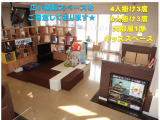店内は6人掛けが3席☆4人掛け3席☆大部屋1部屋☆キッズコーナー☆フリードリンクサービスなどゆったりとおくつろぎ頂ける様ご用意させて頂いております