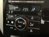 オートエアコンで快適な室内です。