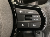 【アダプティブ・クルーズ・コントロール】予め設定した車速内でクルマが自動的に加減速。 前走車との適切な車間距離を維持しながら追従走行し、高速道路でのドライバーの疲労を軽減してくれる嬉しい機能付♪