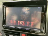 画面いっぱいに映像を表示でき、停車中の待ち時間にテレビ番組や映像を楽しめます。車内で過ごすひとときを充実させる、便利なエンターテインメント装備です。