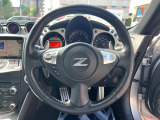 【純正革巻きステアリング】上質な革を使用することで、手にしっかり馴染みとても運転しやすいハンドルです♪