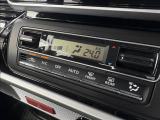 オートエアコンで車内でも快適に過ごすことができます。