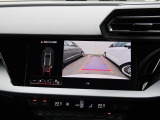 バックカメラ駐車時、後退時に後方を確認する事ができる安全快適装備になります映像だけでなくセンサーにより障害物の距離もドライバーに直感的に伝えてくれる機能になります。