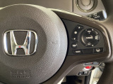 ハンドルにHondaセンシング系のクルーズコントロールやレーンキープアシストなどのスイッチが装備されています。ハンドルから手を離さず安全に操作できます。