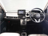 ◆インテリアパネル◆視界広々で非常に運転しやすくロングドライブでも疲れを感じさせないすっきりとまとまったインパネ周りです。