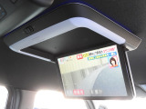 ★フリップダウンモニター★リアシートでもTVやDVDが楽しめます。小さなお子様や複数人で乗車中も飽きる事なく楽しく移動できます!HDMI端子で接続も可能です!