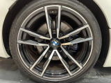 BMWならではの卓越した走りを支えるホイールと足回りです!日本車の走りに慣れている方にもぜひ体感して頂きたいほど、高いレベルでまとまっています!