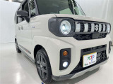 明るいライトが夜道を明るく照らしてくれます。 運転する上で、道路状況をいかに早く認識できるか重要なポイントです。 白色光が暗い道も明るく照らしてくれますよ。